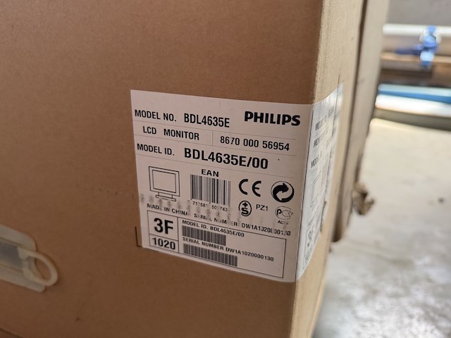 Philips 46 inch lcd scherm - afbeelding 2 van  2