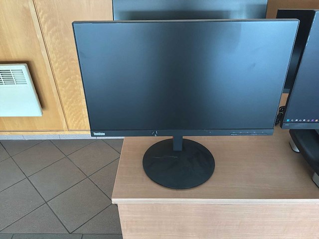 Philips en iiyama - set 5 van 7 monitoren + 5 standaards - afbeelding 9 van  16