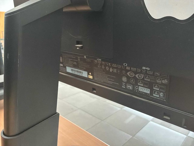 Philips en iiyama - set 5 van 7 monitoren + 5 standaards - afbeelding 12 van  16