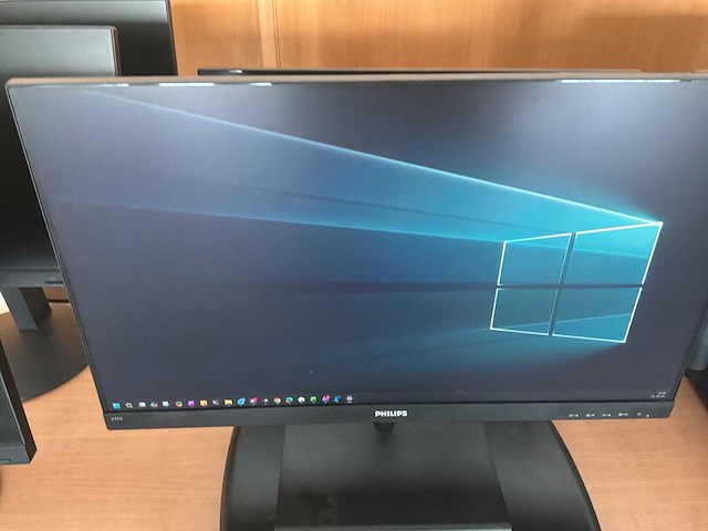 Philips en iiyama - set 5 van 7 monitoren + 5 standaards - afbeelding 13 van  16