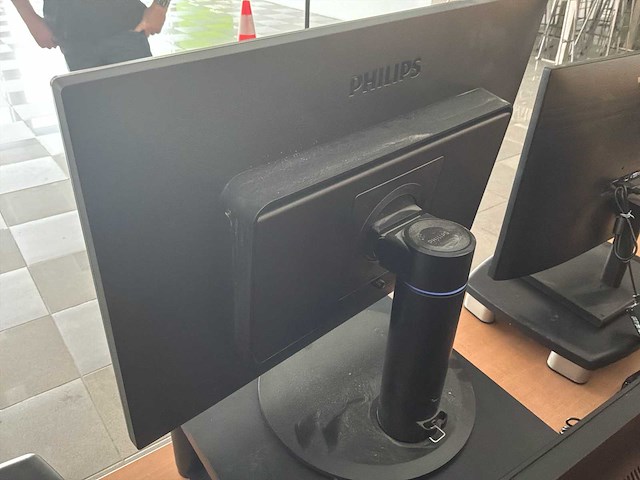 Philips en iiyama - set 5 van 7 monitoren + 5 standaards - afbeelding 16 van  16