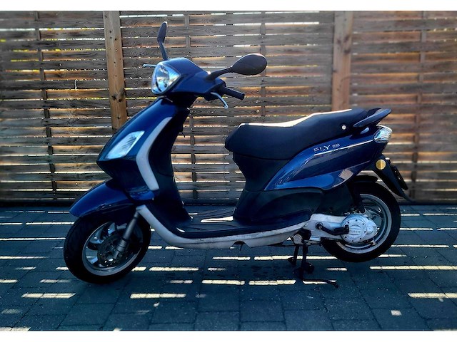 Piaggio - fly 25 - fly 25 - motorised scooter/snorscooter - afbeelding 1 van  5