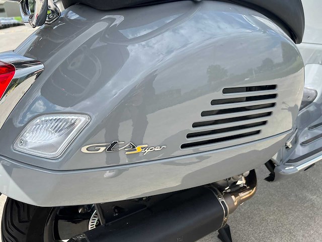 Piaggio - gts 300 - motorfiets - afbeelding 14 van  14