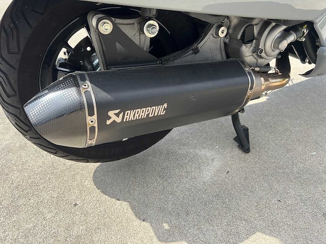 Piaggio - gts 300 - motorfiets - afbeelding 11 van  14
