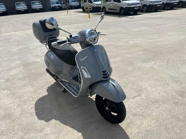 Piaggio - gts 300 - motorfiets - afbeelding 13 van  14