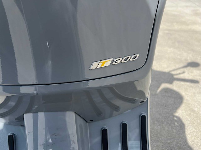 Piaggio - gts 300 - motorfiets - afbeelding 12 van  14