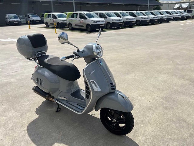 Piaggio - gts 300 - motorfiets - afbeelding 1 van  5