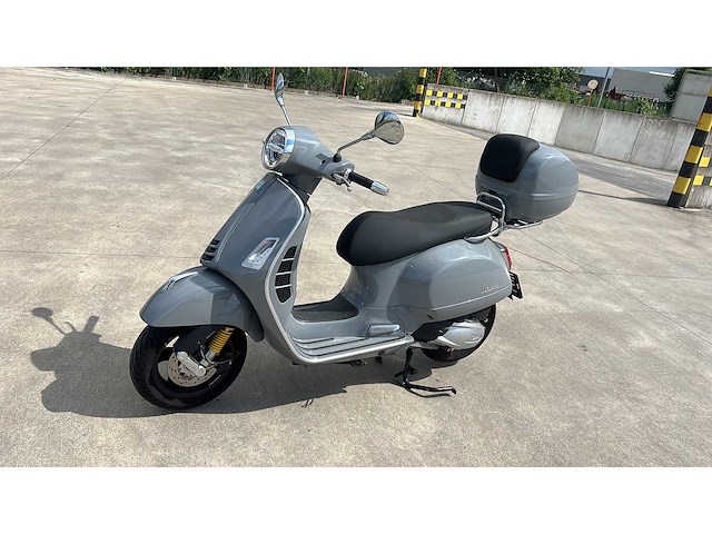 Piaggio - gts 300 - motorfiets - afbeelding 4 van  5