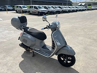 Piaggio - gts 300 - motorfiets - afbeelding 1 van  2