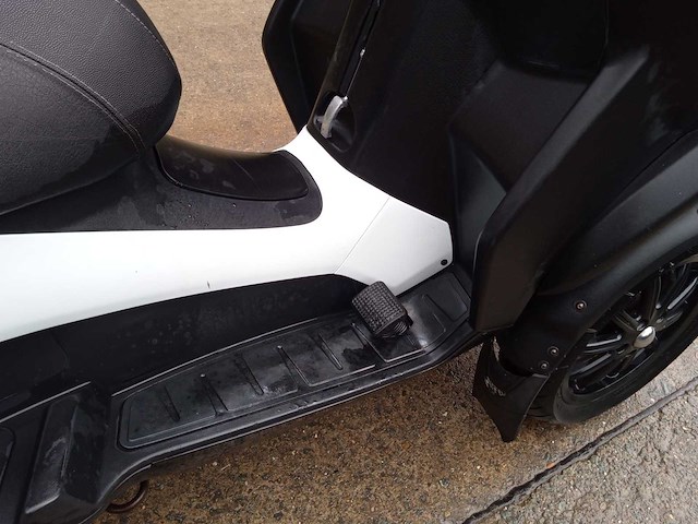 Piaggio - mp3 - motorfiets - afbeelding 10 van  10