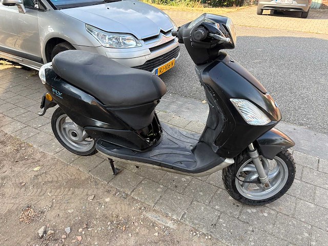 Piaggio - snorscooter - fly 4t - scooter (2x) - afbeelding 9 van  15
