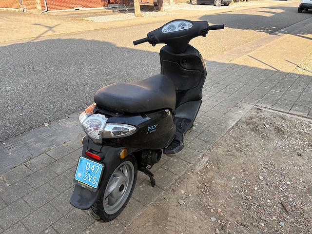 Piaggio - snorscooter - fly 4t - scooter (2x) - afbeelding 11 van  15