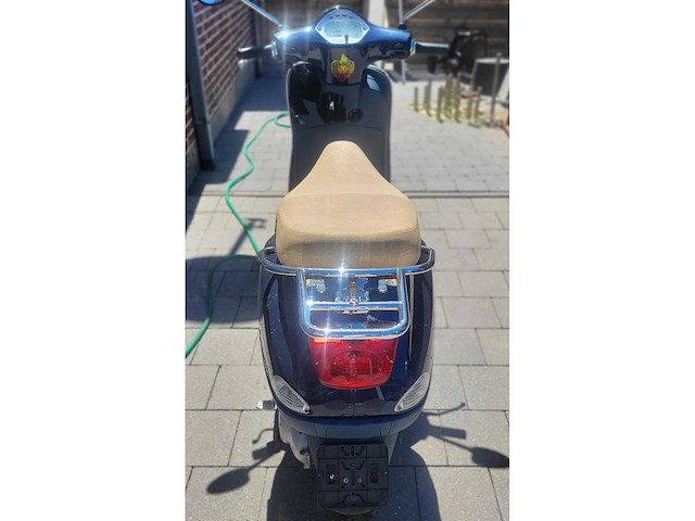 Piaggio - vespa - lx50 4t - gemotoriseerde scooter - afbeelding 3 van  8