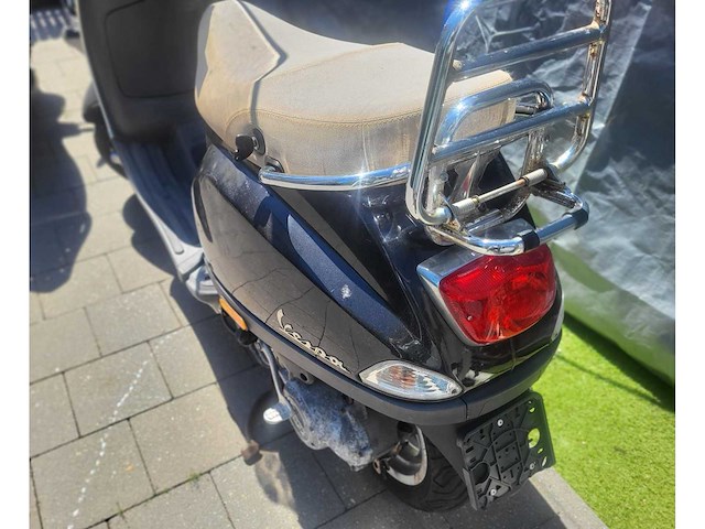 Piaggio - vespa - lx50 4t - gemotoriseerde scooter - afbeelding 3 van  5