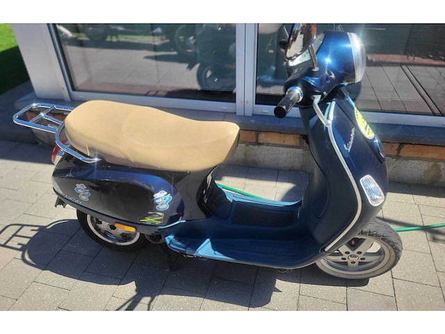 Piaggio - vespa - lx50 4t - gemotoriseerde scooter - afbeelding 1 van  8