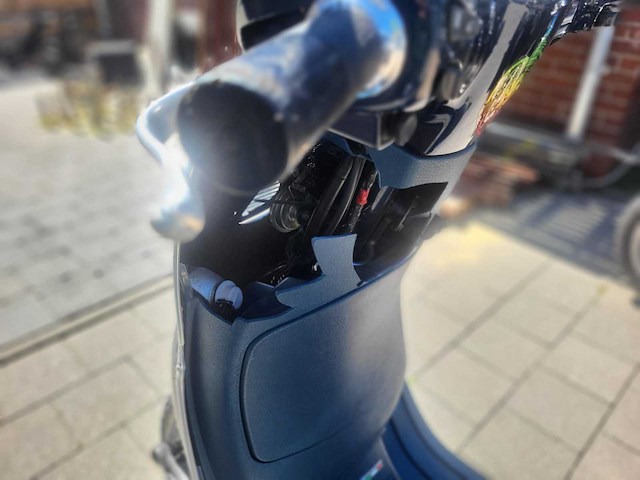 Piaggio - vespa - lx50 4t - gemotoriseerde scooter - afbeelding 6 van  8