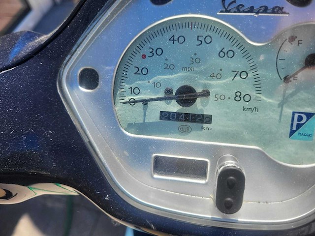 Piaggio - vespa - lx50 4t - gemotoriseerde scooter - afbeelding 8 van  8