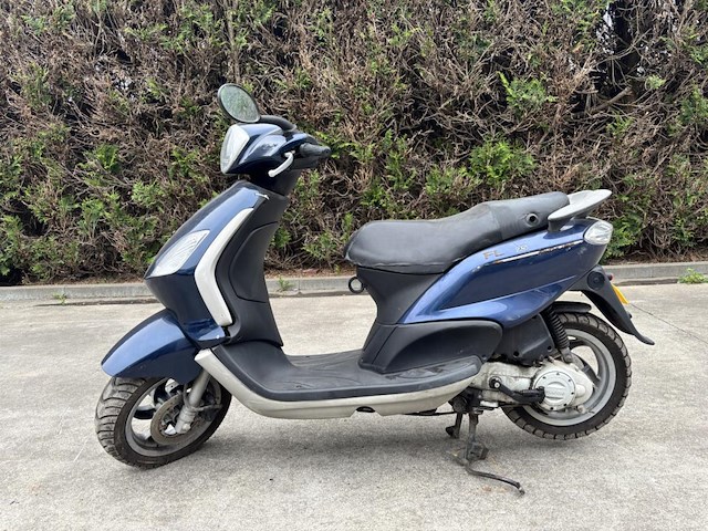 Piaggio fly scooter - afbeelding 1 van  7