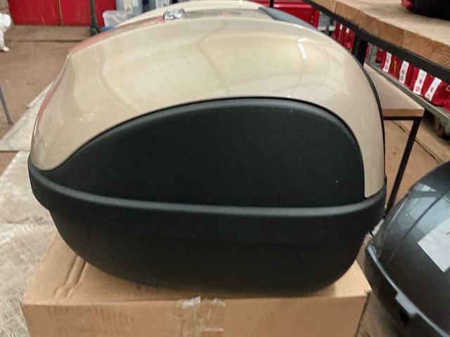 Piaggio scooter/ vespa topkoffer - afbeelding 2 van  3