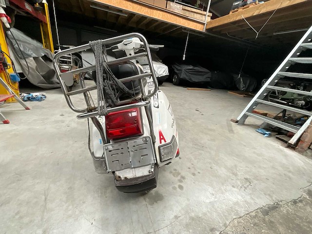 Piaggio vespa 125 oldtimer - afbeelding 8 van  12