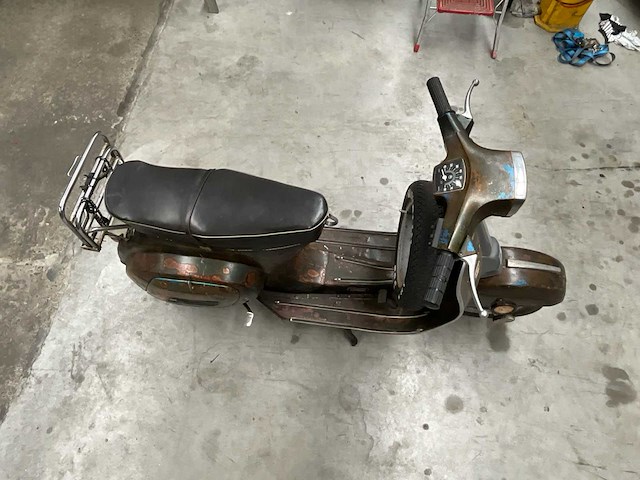 Piaggio vespa 50 oldtimer - afbeelding 15 van  27