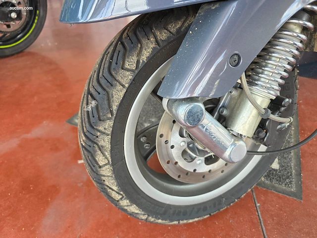 Piaggio vespa gt250ie - afbeelding 15 van  17