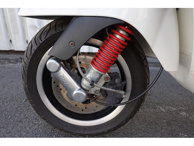 Piaggio vespa gts300 - afbeelding 2 van  16