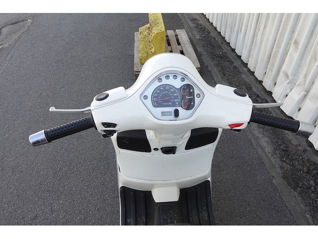 Piaggio vespa gts300 - afbeelding 13 van  16