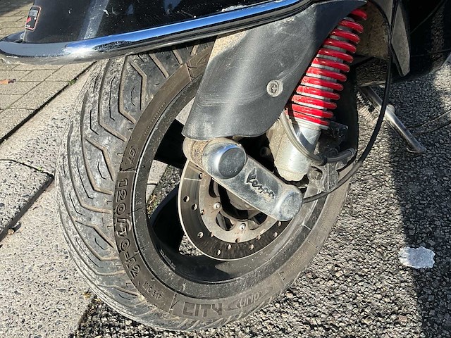 Piaggio vespa gts300 - afbeelding 2 van  30