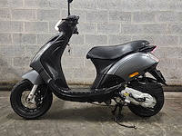 Piaggio zip sp look titanium grey (opknapper) - afbeelding 2 van  7
