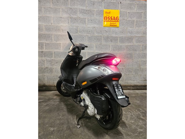 Piaggio zip sp look titanium grey (opknapper) - afbeelding 5 van  7