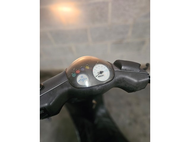 Piaggio zip sp look titanium grey (opknapper) - afbeelding 6 van  7