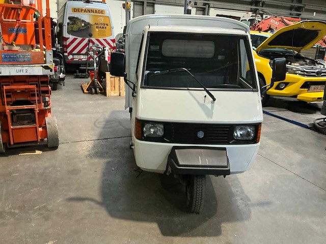 Piaggo ape driewielige bedrijfswagen - afbeelding 2 van  9
