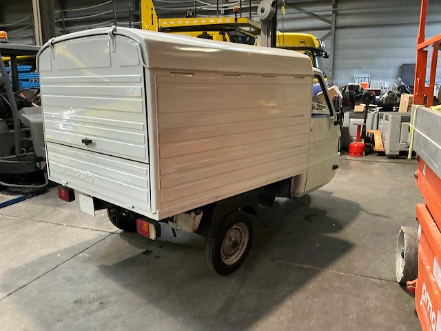 Piaggo ape driewielige bedrijfswagen - afbeelding 4 van  9