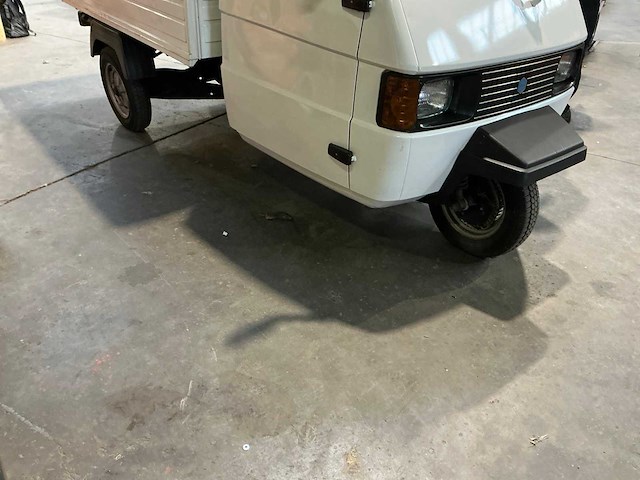 Piaggo ape driewielige bedrijfswagen - afbeelding 6 van  9