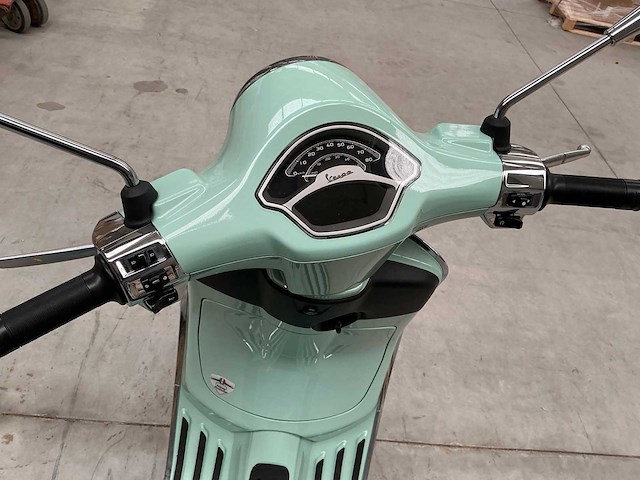 Piaggo vespa primavera brommer - afbeelding 3 van  19