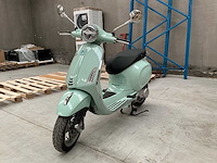 Piaggo vespa primavera brommer - afbeelding 1 van  19