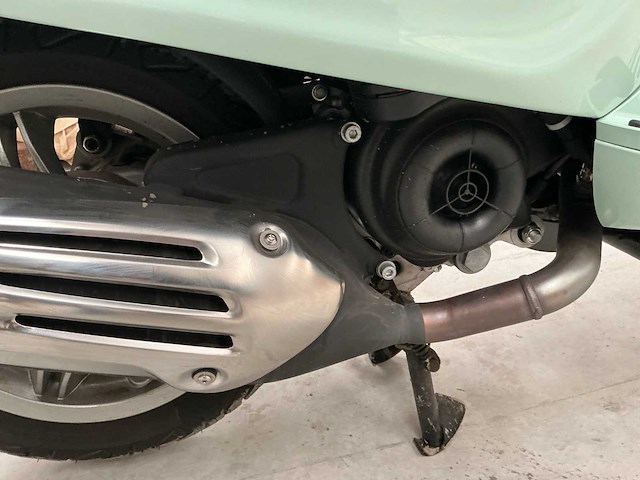Piaggo vespa primavera brommer - afbeelding 2 van  19