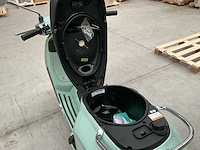 Piaggo vespa primavera brommer - afbeelding 5 van  19