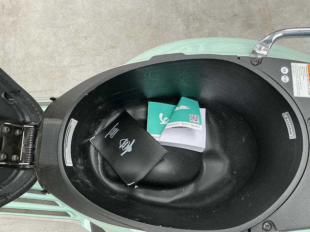 Piaggo vespa primavera brommer - afbeelding 6 van  19