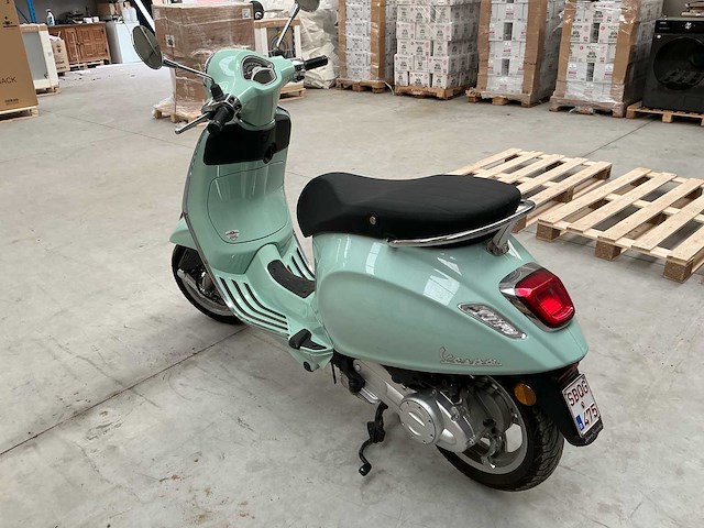 Piaggo vespa primavera brommer - afbeelding 13 van  19