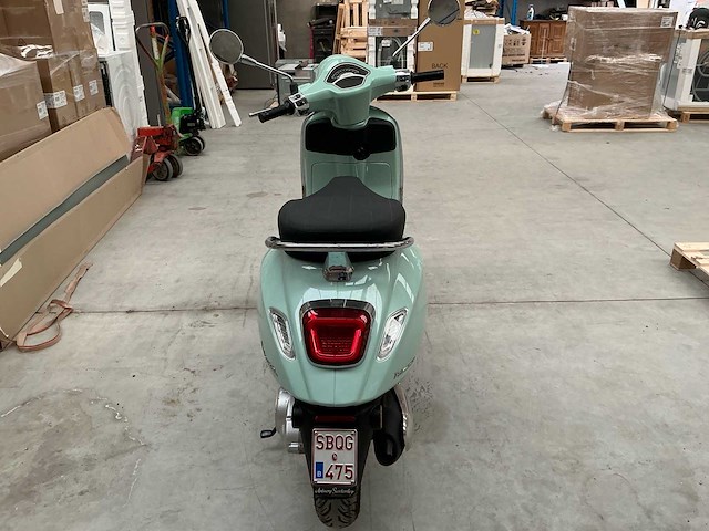 Piaggo vespa primavera brommer - afbeelding 14 van  19