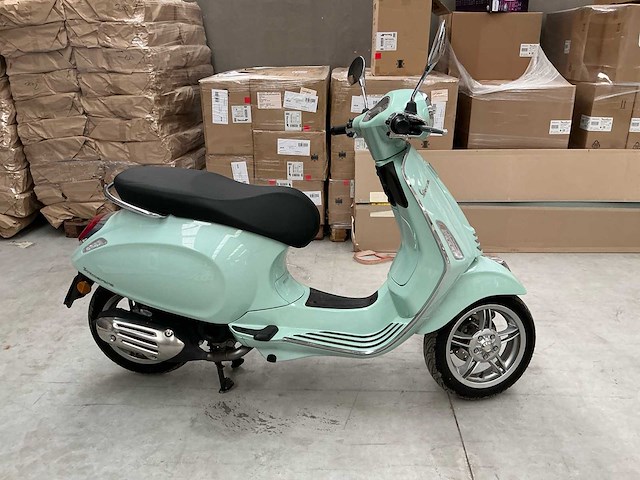 Piaggo vespa primavera brommer - afbeelding 16 van  19