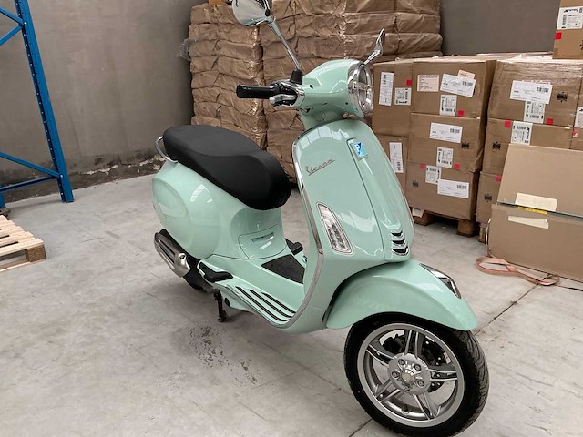 Piaggo vespa primavera brommer - afbeelding 17 van  19