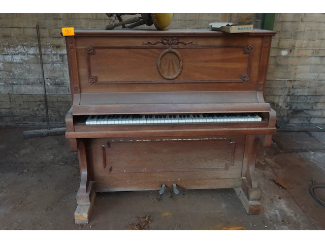 Piano met krukje - afbeelding 1 van  6