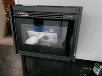 Piazzetta ip 68/49 pelletkachel - ongebruikt demotoestel – incl. draagframe, vulschuif en afstandsbediening - afbeelding 1 van  13