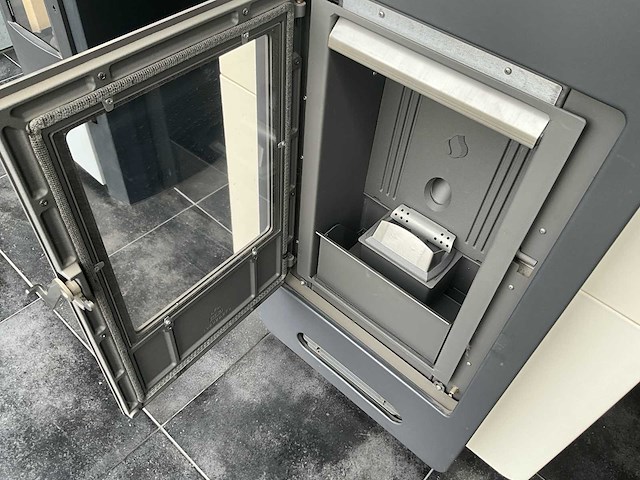 Piazzetta p937 pelletkachel - ongebruikt (toonzaalmodel) - afbeelding 1 van  12