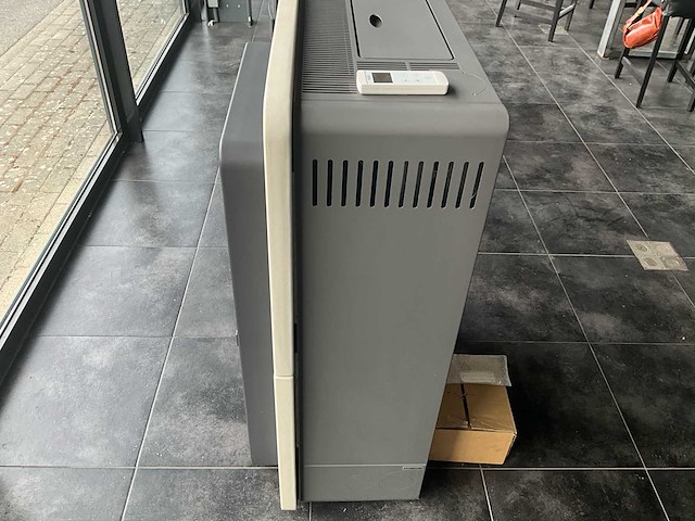 Piazzetta p937 pelletkachel - ongebruikt (toonzaalmodel) - afbeelding 8 van  12