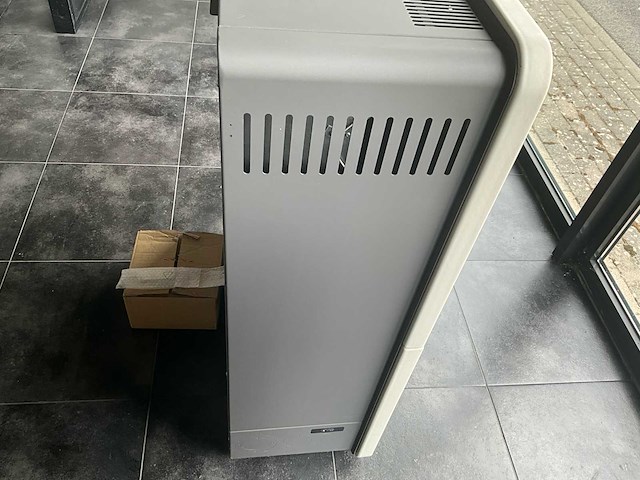 Piazzetta p937 pelletkachel - ongebruikt (toonzaalmodel) - afbeelding 10 van  12