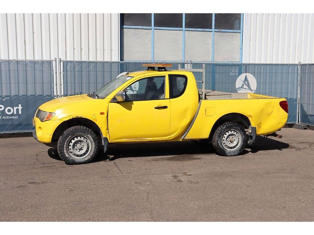 Pick up mitsubishi l200 club cab 4wd invite diesel 136pk 2006 - afbeelding 1 van  1